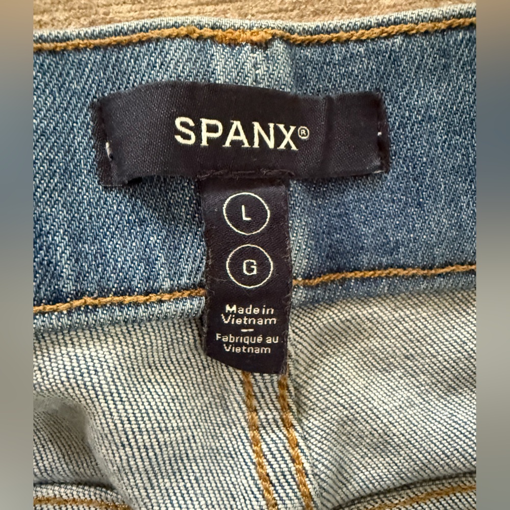 Spanx EveryWear SpanxShape Flare Jeans Size Large Stonewashed Blue - Picture 5 of 6